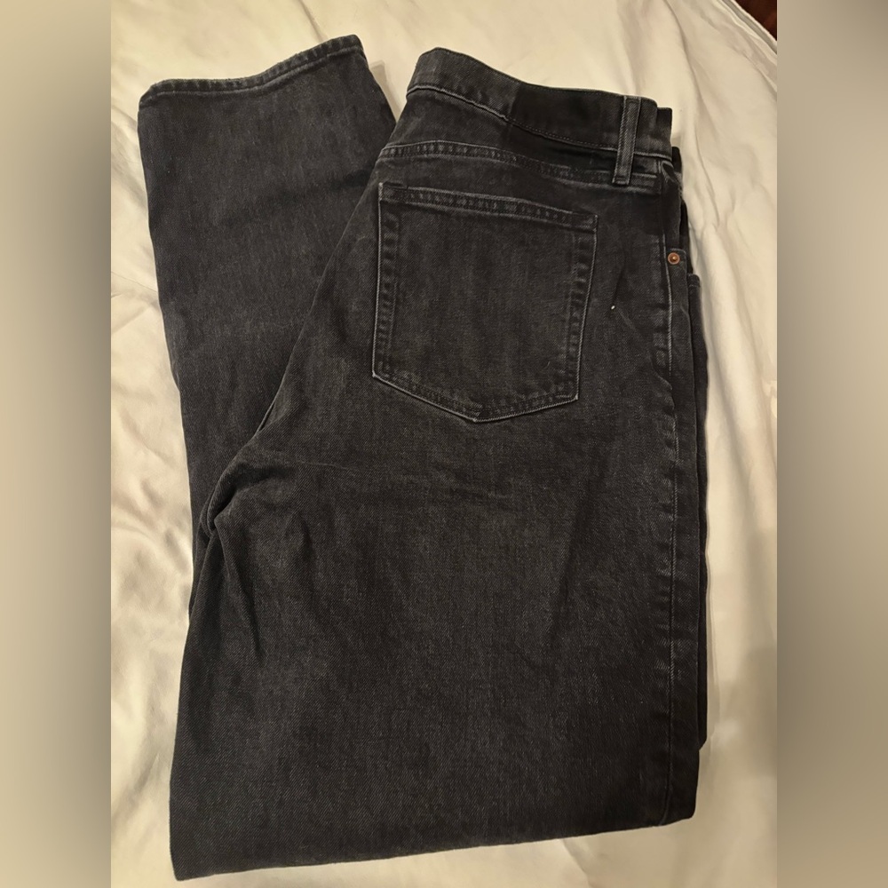 Abercrombie & Fitch the 90’s straight ultra high rise Jean 33 / 16